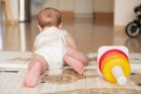 Em bé mấy tháng biết lật? Bé biết lật sớm có tốt không?